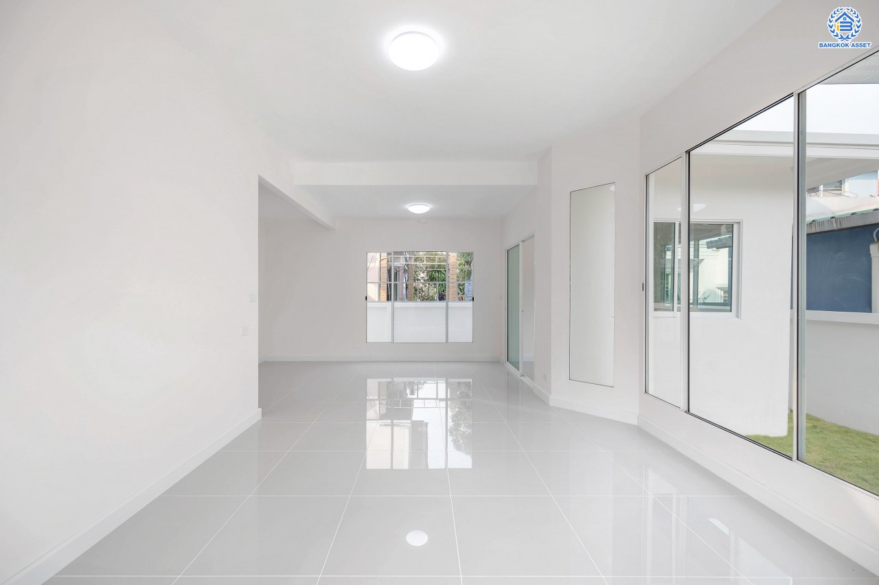 บ้านมือสองตกแต่งใหม่ โครงการ เพอร์เฟคพาร์ค วัดพระนอน จากแบรนด์ Property Perfect เนื้อที่ 56 ตร.ว. พื้นที่ใช้สอย 195.07 ตร.ม. ฟังก์ชัน 3 ห้องนอน 3 ห้องน้ำ 1 ห้องอเนกประสงค์ 2 ที่จอดรถ พร้อม Facilities ครบครัน บนทำเลเชื่อมต่อถนนกาญจนาฯ ใกล้ทางด่วน "ศรีรัช" เซ็นทรัลเวสต์เกต และรถไฟฟ้าสายสีม่วง "สถานีตลาดบางใหญ่"